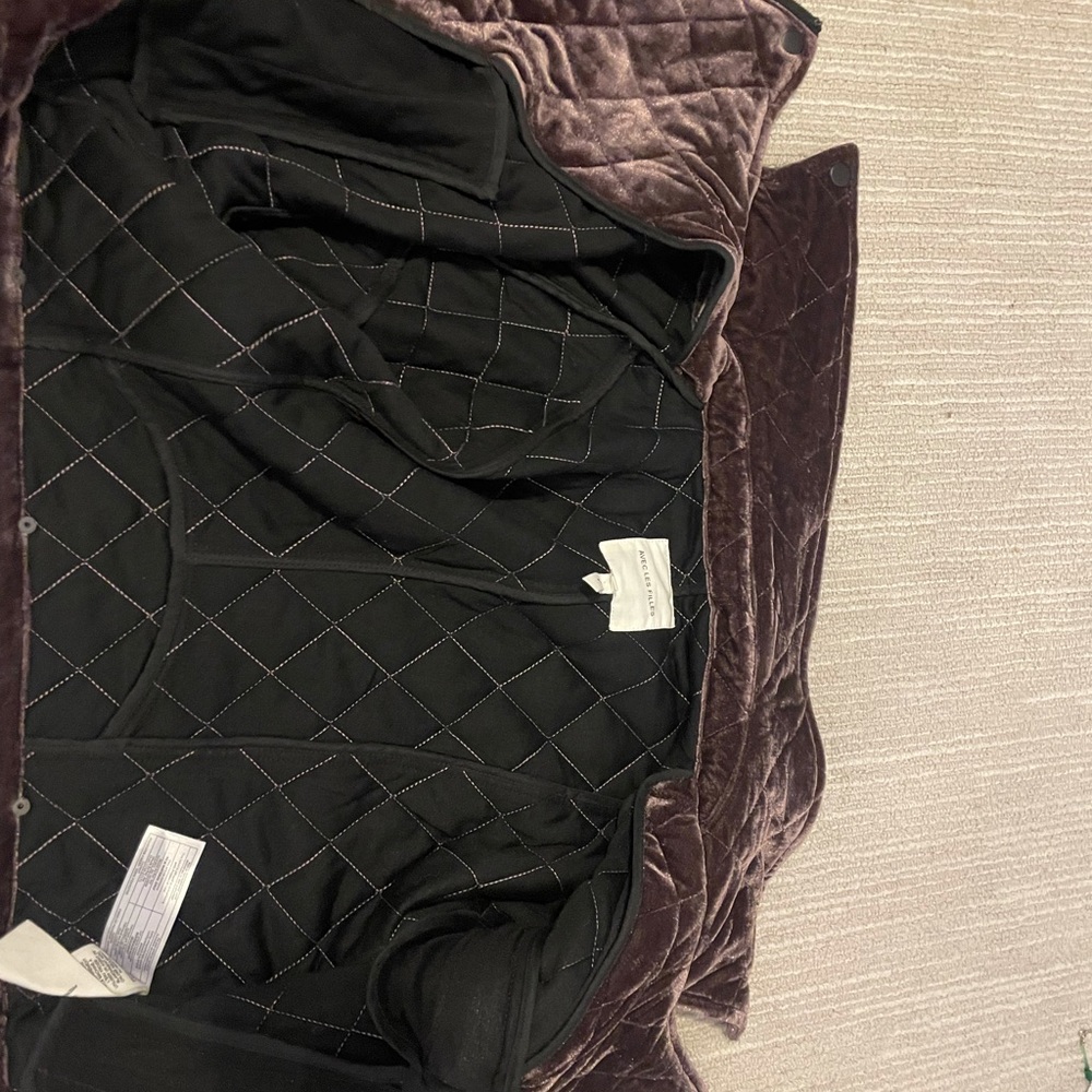 Lightly used jacket. Cute jacket perfect with a good pair of high rise jeans. - Picture 3 of 4